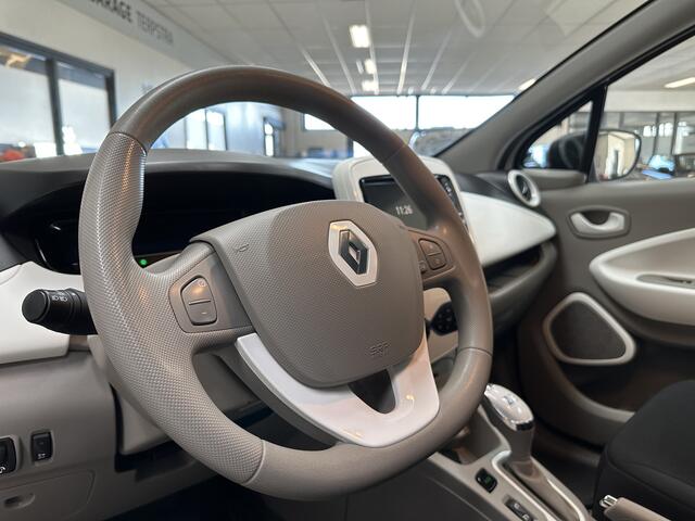 Renault ZOE R90 Life 41 kWh/ Koopaccu!/ Navi/ Clima/ Cruise/ Elek. pakket/ Isofix/ Bluetooth/ Multi. LEDER. Stuur/ LED Dagrijverl.