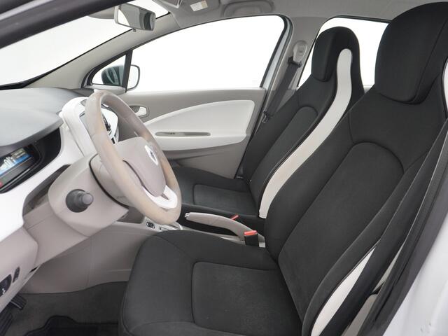 Renault ZOE R90 41kWh EIGEN ACCU 93pk AUT. Navi ECC Apple Carplay Android WiFi-vb. LED EBD Multi-Media.vb. Bluetooth Apps Interieur-Koeling/Voorverwarming ESP Achteropkomend verkeer waarschuwing BAS Hill-Hold CruiseControl ESP R90 Life 41 kWh Isofix Bluetooth Led Ori