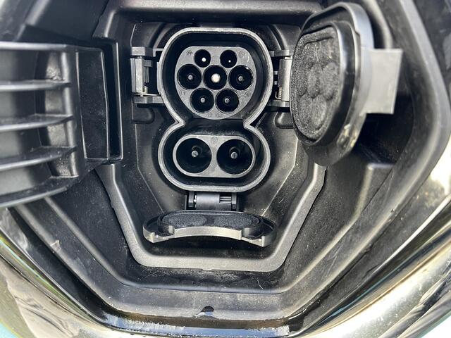 Renault ZOE R135 Intens 52 kWh incl. accu / Koop Accu inclusief / SoH accu 80,55 % / CCS snellader / Warmtepomp / Stoel&stuur verwarming / Navigatie / Climate Control / Apple carplay & Aindroid auto /