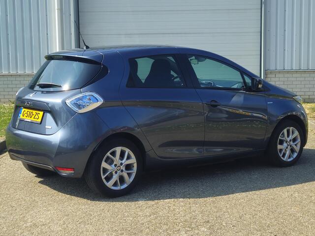 Renault ZOE R110 Limited 41 kWh (ex Accu) / Huuraccu / Achteruitrijcamera / Android Auto / Dealer Onderhouden / Sensoren Achter / Airco / Lichtmetalen Velgen 16" /
