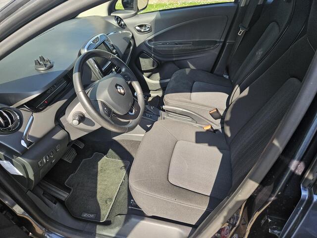 Renault ZOE R110 Limited 41 kWh (ex Accu) / Huuraccu / Achteruitrijcamera / Android Auto / Dealer Onderhouden / Sensoren Achter / Airco / Lichtmetalen Velgen 16" /