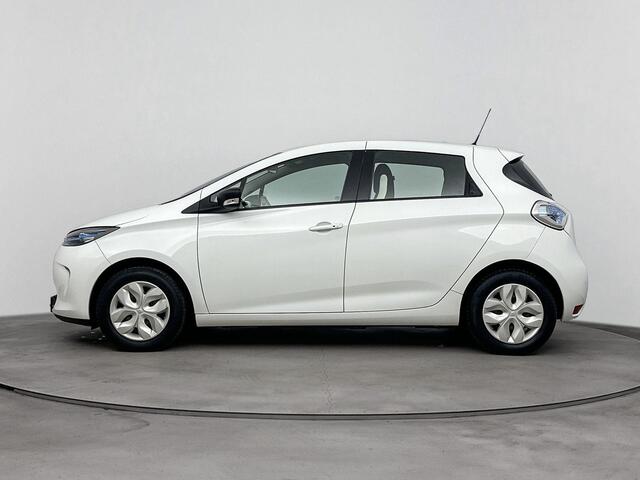 Renault ZOE R90 Life 41 kWh | Incl. Koopaccu | PDC Achter | Licht- & Regensensor | Full-Map Navigatie | Cruise Control & Snelheidsbegrenzer | Climate Control | Keyless