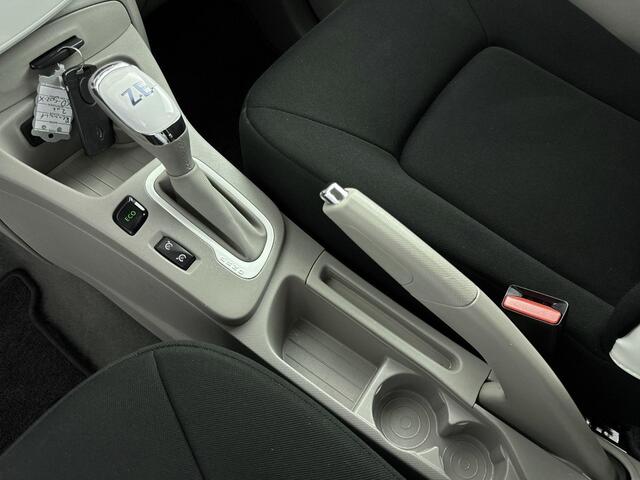 Renault ZOE R90 Life 41 kWh | Incl. Koopaccu | PDC Achter | Licht- & Regensensor | Full-Map Navigatie | Cruise Control & Snelheidsbegrenzer | Climate Control | Keyless