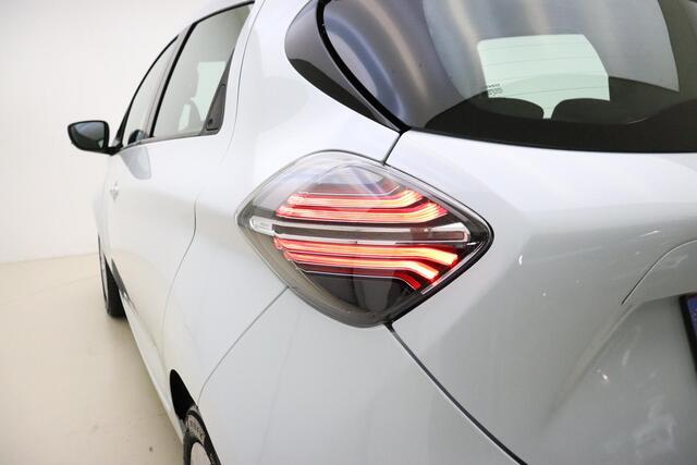 Renault ZOE R135 Intens 52 kWh 100% Elektrisch | Eigen Accu | Camera | Navigatie | Climate Control | Licht metalen velgen | Parkeersensor | 1e eigenaar