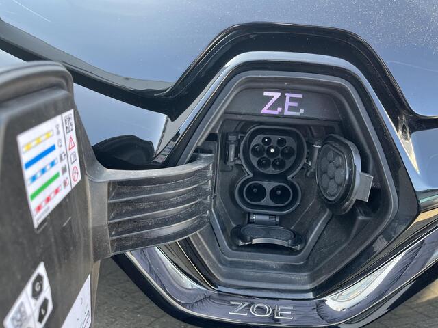 Renault ZOE R135 Limited 52 kWh / AIRCO / NAVIGATIE / PARKEERSENSOREN / APPLE CARPLAY ANDROID AUTO