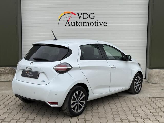 Renault ZOE R110 Intens 52 kWh Batterij koop / Climate Control / 16" Lm velgen / Navigatie Full map / CarPlay / parkeer Sensoren achter / Privacy glas