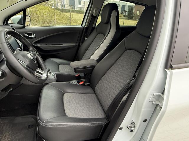 Renault ZOE R110 Intens 52 kWh Batterij koop / Climate Control / 16" Lm velgen / Navigatie Full map / CarPlay / parkeer Sensoren achter / Privacy glas