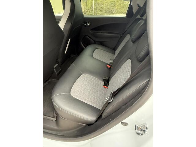 Renault ZOE R110 Intens 52 kWh Batterij koop / Climate Control / 16" Lm velgen / Navigatie Full map / CarPlay / parkeer Sensoren achter / Privacy glas