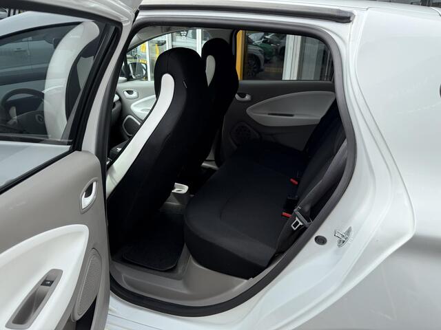 Renault ZOE R90 Life Black Line 41 kWh | NAP | Accu inclusief | Navigatie | Key-less | Cruise Control | Parkeersensoren | Climate Control | BT-Telefoonfunctie |