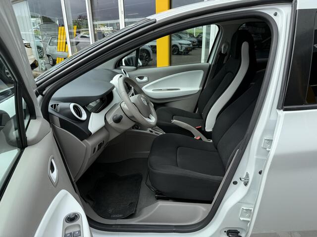 Renault ZOE R90 Life Black Line 41 kWh | NAP | Accu inclusief | Navigatie | Key-less | Cruise Control | Parkeersensoren | Climate Control | BT-Telefoonfunctie |