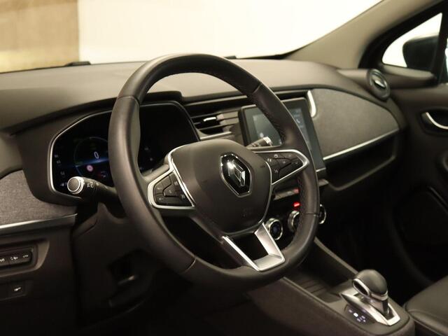 Renault ZOE R110 Life Carshare 52 kWh - KOOPACCU 52 KWH - 2 LAADKABELS - PARKEERSENSOREN VOOR/ACHTER - DODEHOEK DETECTIE - HALF LEDEREN BEKLEDING - CAMERA - NAVIGATIE - ARMSTEUN VOOR - DAB RADIO - RIJBEREIK ONGEVEER 370 KM