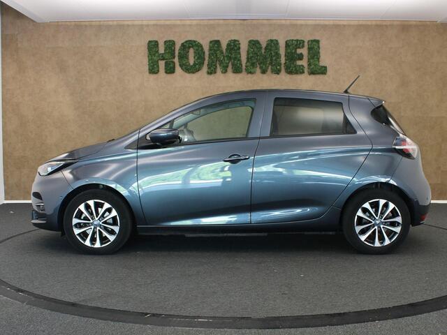 Renault ZOE R110 Life Carshare 52 kWh - KOOPACCU 52 KWH - 2 LAADKABELS - PARKEERSENSOREN VOOR/ACHTER - DODEHOEK DETECTIE - HALF LEDEREN BEKLEDING - CAMERA - NAVIGATIE - ARMSTEUN VOOR - DAB RADIO - RIJBEREIK ONGEVEER 370 KM