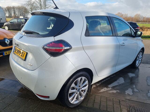 Renault ZOE E-TECH ELECTRIC R135 Intens 50 (KoopBatterij) / incl. BTW / excl. Overheidssubsidie CCS SNELLADER / Parkeersensoren V+A / Easy link Navi / Achteruitrijcamera / Airco / Keyless entry