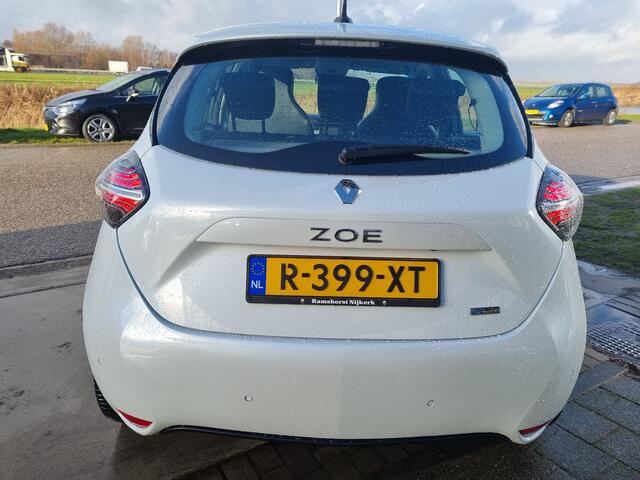 Renault ZOE E-TECH ELECTRIC R135 Intens 50 (KoopBatterij) / incl. BTW / excl. Overheidssubsidie CCS SNELLADER / Parkeersensoren V+A / Easy link Navi / Achteruitrijcamera / Airco / Keyless entry