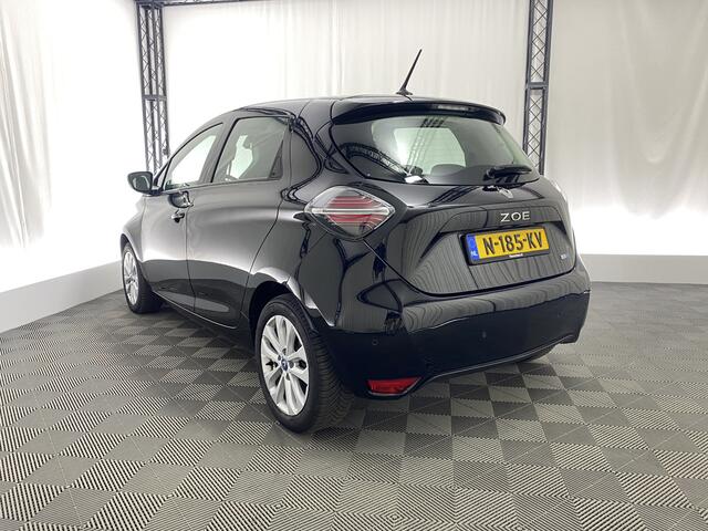 Renault ZOE R110 Life 52 kWh | Navigatie | Stuur- en stoelverwarming | Snellader | BTW