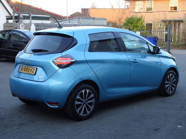 Renault ZOE R135 Intens 52 kWh Automatische airco, navigatie, licht metalen velgen, cruise controle, parkeersensoren voor en achter, apple carplay, andoid auto, achteruitrij camera, enz.