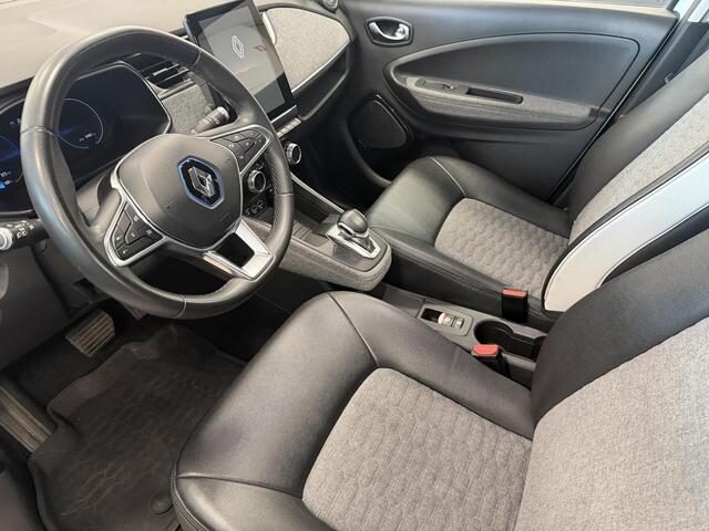 Renault ZOE Intens B-buy 52KWH R135 / Koopaccu / SOH 94% / Clima / Navigatie / Cruise Controle / Parkeer Camera / Carplay / 16" LM velgen / donker glas