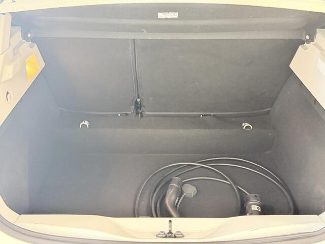 Renault ZOE Intens B-buy 52KWH R135 / Koopaccu / SOH 95% / Clima / Navigatie / Cruise Controle / Parkeer Camera / Carplay / 16" LM velgen / donker glas