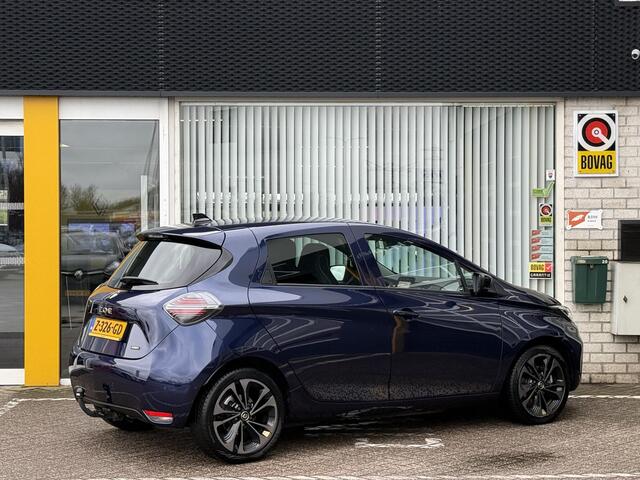 Renault ZOE R135 Iconic 52 kWh | NAP | 96% SOH | Trekhaak | Pack Winter | Navigatie groot | Achteruitrijcamera | Dodehoek detectie | Lichtmetaal 17'' | Climate Control |