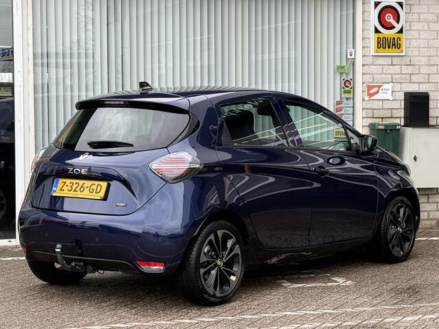Renault ZOE R135 Iconic 52 kWh | NAP | 96% SOH | Trekhaak | Pack Winter | Navigatie groot | Achteruitrijcamera | Dodehoek detectie | Lichtmetaal 17'' | Climate Control |