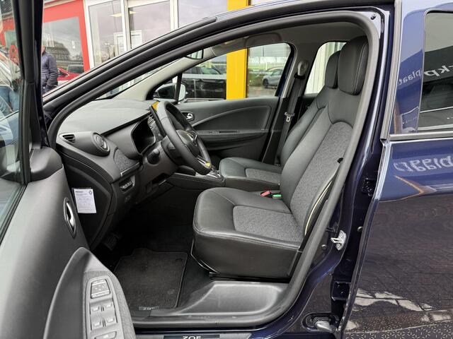 Renault ZOE R135 Iconic 52 kWh | NAP | 96% SOH | Trekhaak | Pack Winter | Navigatie groot | Achteruitrijcamera | Dodehoek detectie | Lichtmetaal 17'' | Climate Control |