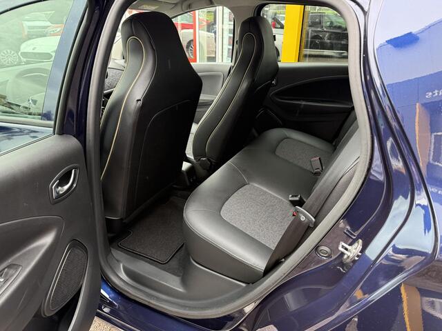 Renault ZOE R135 Iconic 52 kWh | NAP | 96% SOH | Trekhaak | Pack Winter | Navigatie groot | Achteruitrijcamera | Dodehoek detectie | Lichtmetaal 17'' | Climate Control |