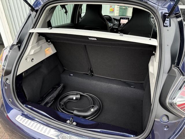 Renault ZOE R135 Iconic 52 kWh | NAP | 96% SOH | Trekhaak | Pack Winter | Navigatie groot | Achteruitrijcamera | Dodehoek detectie | Lichtmetaal 17'' | Climate Control |