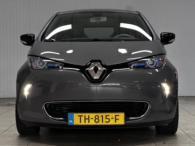 Renault ZOE R90 Bose 41 kWh/ Huuraccu!/ Camera/ Audio-Prem./ 17'' LMV/ Stoelverw./ LED Koplampen/ Leder/ DAB+/ PDC/ Navi/ Clima/ Cruise/ Elek. pakket/ Isofix/ Bluetooth/ Multi. LEDER. Stuur/ Metallic lak.