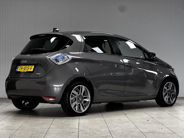 Renault ZOE R90 Bose 41 kWh/ Huuraccu!/ Camera/ Audio-Prem./ 17'' LMV/ Stoelverw./ LED Koplampen/ Leder/ DAB+/ PDC/ Navi/ Clima/ Cruise/ Elek. pakket/ Isofix/ Bluetooth/ Multi. LEDER. Stuur/ Metallic lak.