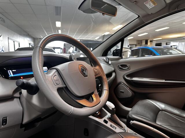 Renault ZOE R90 Bose 41 kWh/ Huuraccu!/ Camera/ Audio-Prem./ 17'' LMV/ Stoelverw./ LED Koplampen/ Leder/ DAB+/ PDC/ Navi/ Clima/ Cruise/ Elek. pakket/ Isofix/ Bluetooth/ Multi. LEDER. Stuur/ Metallic lak.