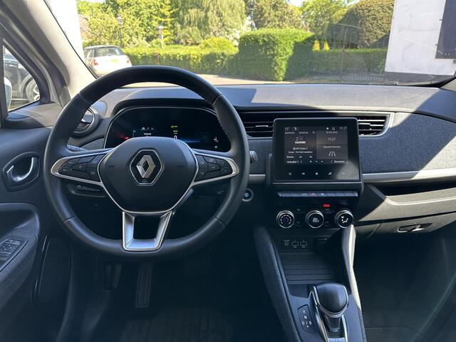Renault ZOE R110 Experience 52 kWh | SoH 95.4% | Lage tellerstand | Dealer onderhouden | Parkeersensoren achter | Koopbatterij | Geen accuhuur | All Seasonbanden |