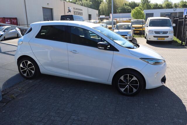 Renault ZOE Q90 Intens Huuraccu/Navigatie/Cruise control/Keyless/Licht metaal/Climate control/Cruise control/Parkeersenor achter