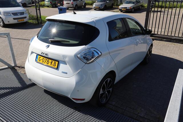 Renault ZOE Q90 Intens Huuraccu/Navigatie/Cruise control/Keyless/Licht metaal/Climate control/Cruise control/Parkeersenor achter