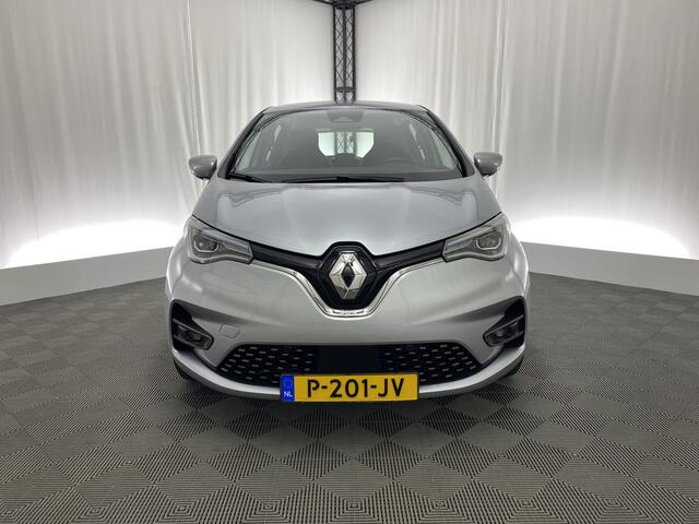 Renault ZOE R110 Life 52 kWh | SoH 94% | Apple carplay | Navi | Camera | Stuur- en stoelverwarming | 16 inch | LED |