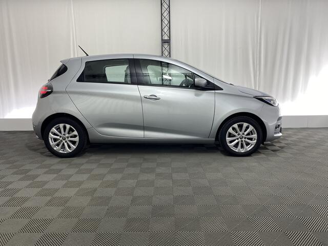 Renault ZOE R110 Life 52 kWh | SoH 94% | Apple carplay | Navi | Camera | Stuur- en stoelverwarming | 16 inch | LED |