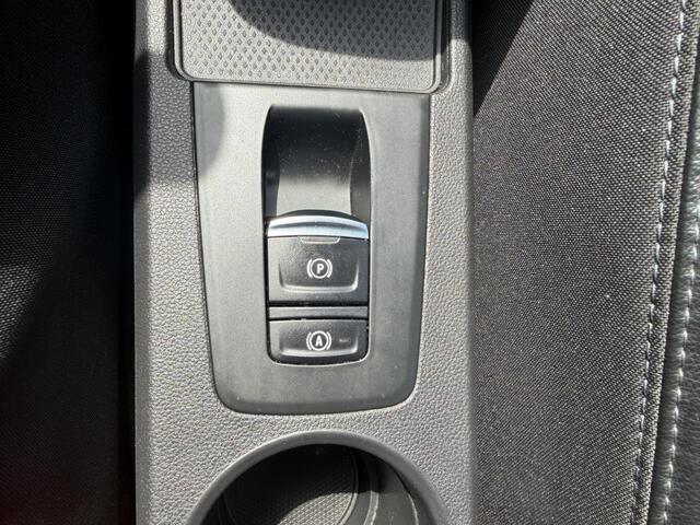 Renault ZOE R135 Iconic 52 kWh Clima / Camera / BOSE Hifi / Navigatie / 17" / Stoel/Stuur verwarming