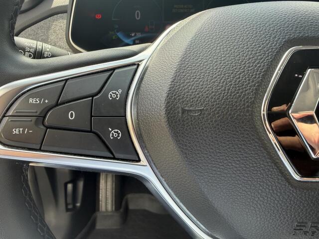 Renault ZOE R135 Iconic 52 kWh Clima / Camera / BOSE Hifi / Navigatie / 17" / Stoel/Stuur verwarming