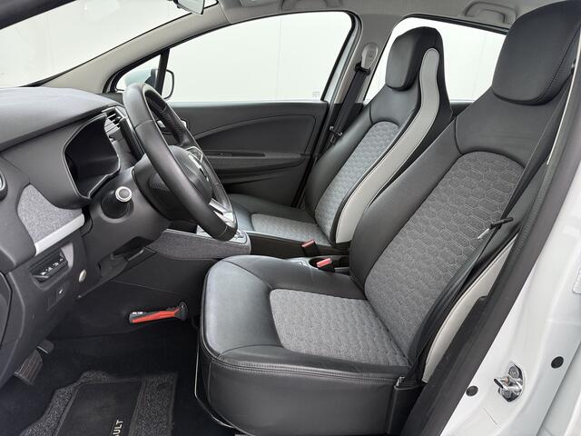 Renault ZOE R135 Zen **52kWh** Warmtepomp Eigen Accu Navi Ecc Apple Carplay/Android Auto Keyless Bluetooth Cruise Control Pdc SOH 76% Regen-Lichtsensor Led Lmv Isofix Lane Assist 1e Eigenaar Dealeronderhouden Origineel Nederlandse Auto