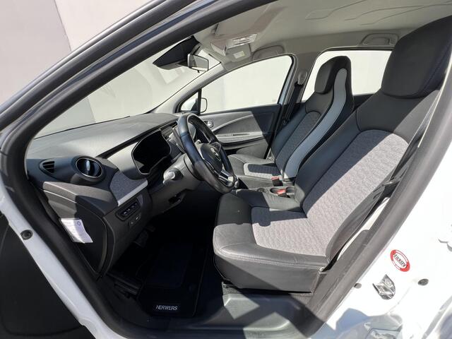 Renault ZOE R110 Intens 52 kWh / Dealer onderhouden / SoH 95,25 % koop Accu / Navigatie / Apple Carplay Android / Stuur- en stoelverwarming / 16" LM wielen & All Season banden /