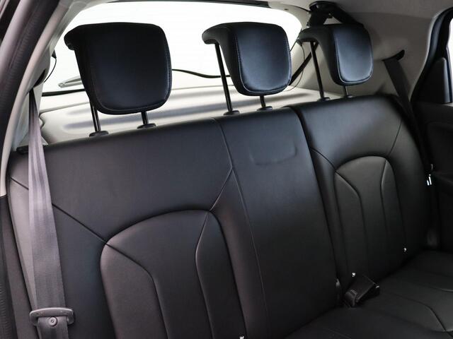 Renault ZOE R135 Edition One 52 kWh | Dealer onderhouden | Stoel en stuurverwarming | Bose Premium audio | Lederen bekleding |