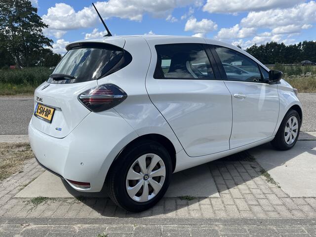 Renault ZOE R110 Life 52 kWh / Koopbatterij / Parkeerhulp. Achter / Navigatie /
