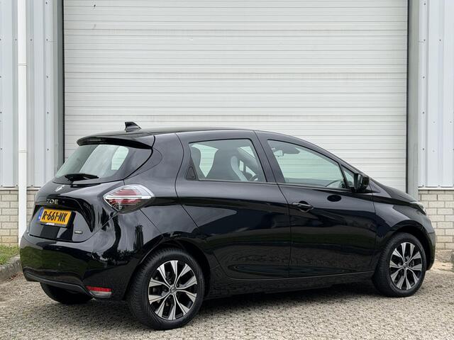 Renault ZOE R135 Evolution 52 kWh / All Season Banden / Dealer Onderhouden / SOH 94% / CCS Snel Laden / Navigatie / Apple Carplay & Android Auto / Climate Control / Lichtmetalen Velgen /