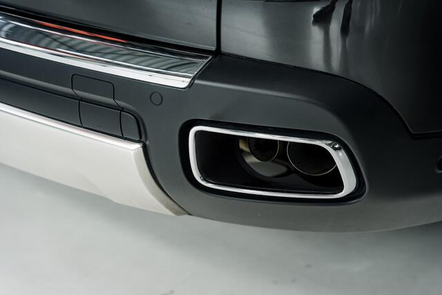 Rolls-Royce Cullinan | Bespoke | 4 Seats | Glass Partition | Theatre |