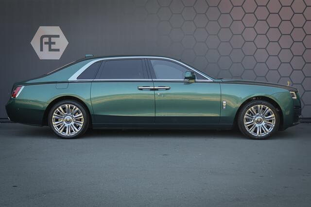 Rolls-Royce GHOST 6.75 V12 Extended Wheelbase | VERY UNIQUE !! | BESPOKE INTERIOR | GOLD SPIRIT | COACHLINE GOLD | MASSAGE | HEAD UP | CARPLAY | VENTILATED SEATS | ADAPTIVE CRUISE | STARS | HIGH BEAM ASSISTANCE |