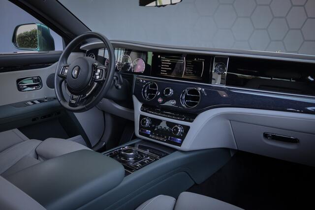 Rolls-Royce GHOST 6.75 V12 Extended Wheelbase | VERY UNIQUE !! | BESPOKE INTERIOR | GOLD SPIRIT | COACHLINE GOLD | MASSAGE | HEAD UP | CARPLAY | VENTILATED SEATS | ADAPTIVE CRUISE | STARS | HIGH BEAM ASSISTANCE |