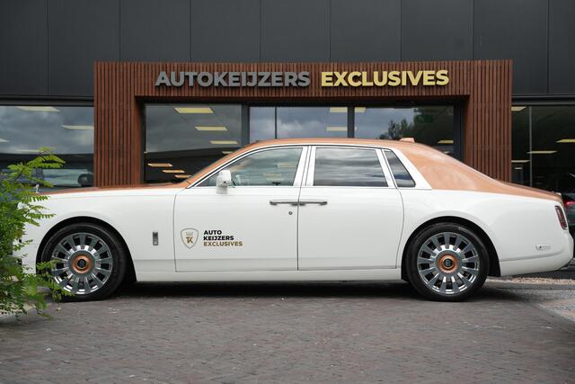 Rolls-Royce PHANTOM 6.7 V12 Starlight Headliner Rear Theatre Individual Rear Seats 22-Inch Polished Wheels