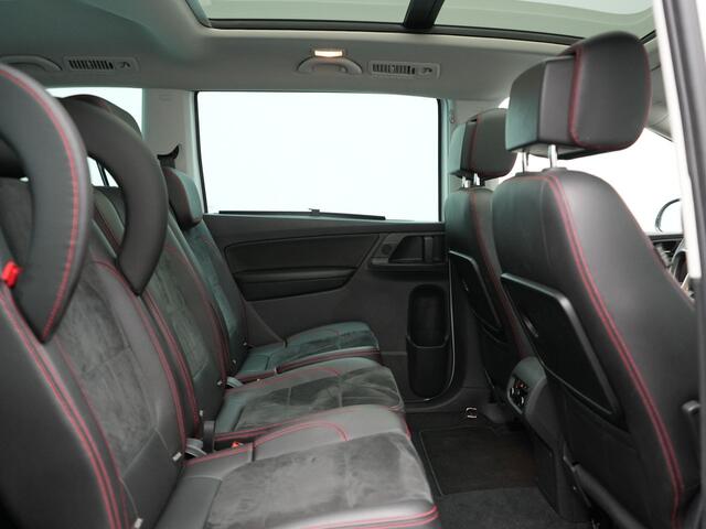 Seat ALHAMBRA 1.4 TSI FR 150pk DSG 7 Persoons | Trekhaak Af Fabriek | Panodak | Camera | Keyless | Alcantara Sportstoelen Verwarmd | EL. Schuifdeuren | Bi Xenon | Apple Carplay | Navigatie | DAB | Cruise Control |