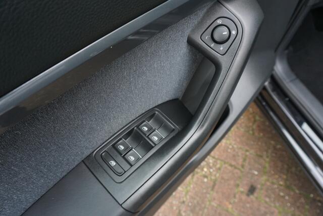 Seat ATECA 1.5 TSI 150PK DSG Style Business Intense Camera | Apple Carplay | ECC * All in prijs *