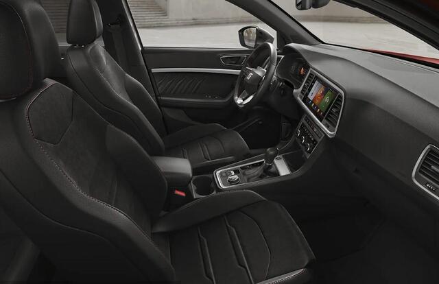 Seat ATECA 1.5 TSI FR Business Intense | Trekhaak | Panoramisch schuif/kanteldak | Dinamica bekleding | 19" lichtmetalen velgen
