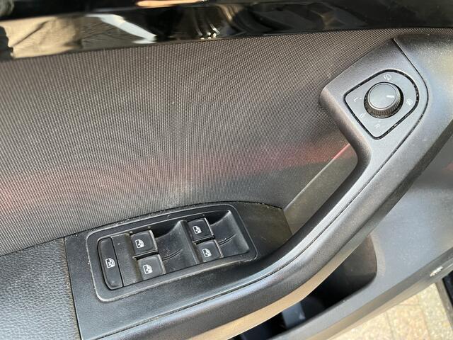 Seat ATECA 1.5 TSI FR Business Intense / AUTOMAAT/ TREKHAAK/ BEATS AUDIO/ 360 CAMERA/ PARK. SENSOREN/ DODE HOEK/ KEYLESS/ STOELVERWARM./ VIRTUAL COCKPIT/ ADAPT. CRUISE/ APP-CONNECT/ NAVI/ CLIMA/ DAB/ 18" LMV